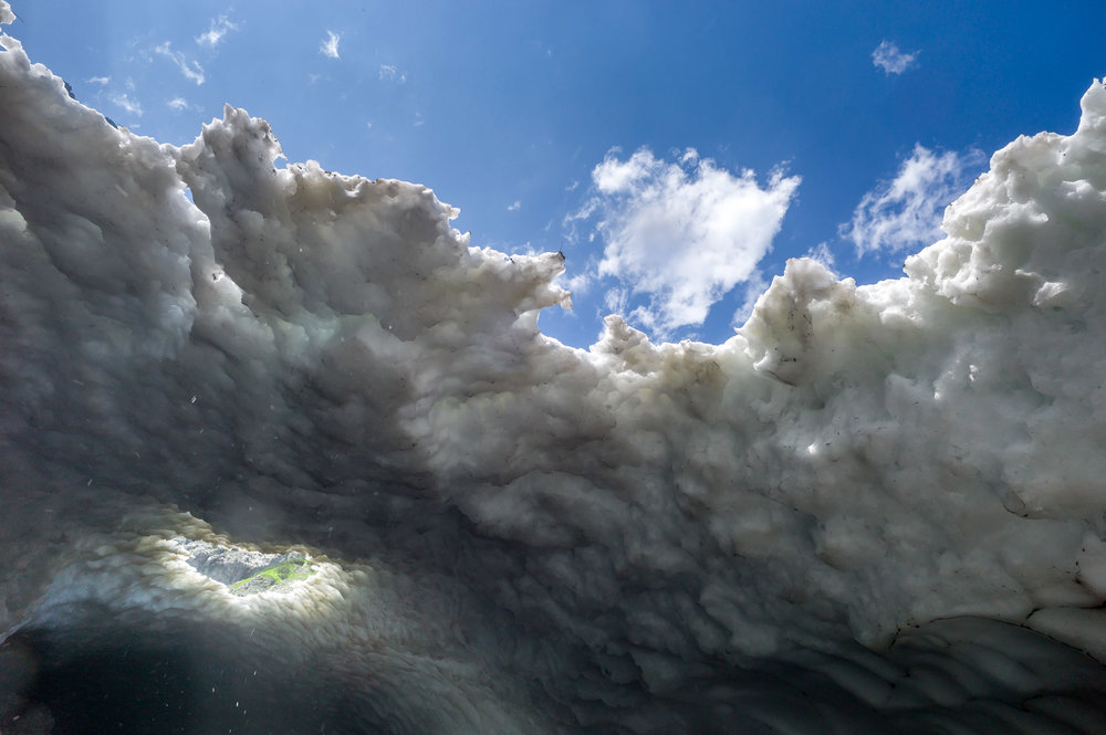 Inside the ice chapel, 21mm (© Paul Glendell 2018)
